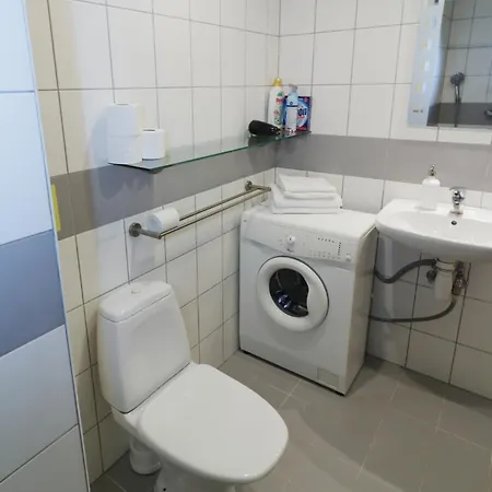 Center Joe Bee タリン