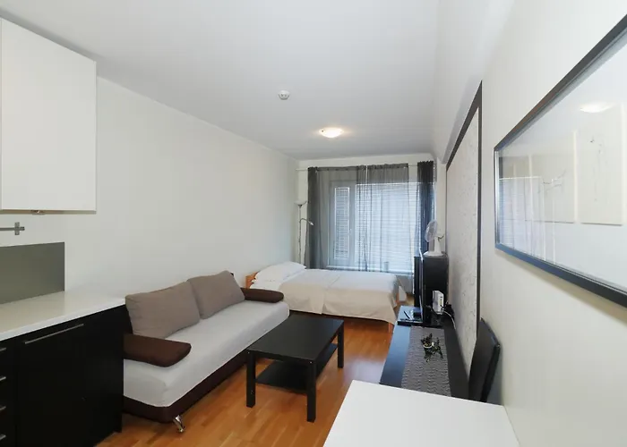 Center Joe Bee * Таллин