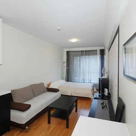 Center Joe Bee * Tallinn